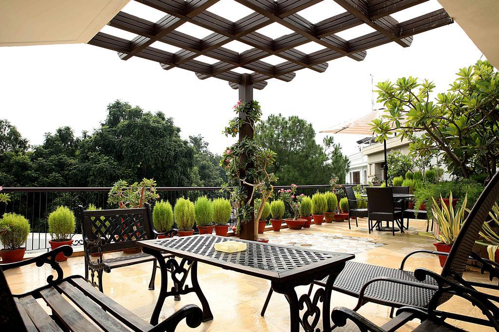 Ahuja Residency Golf Links Hotel Ню Делхи Екстериор снимка