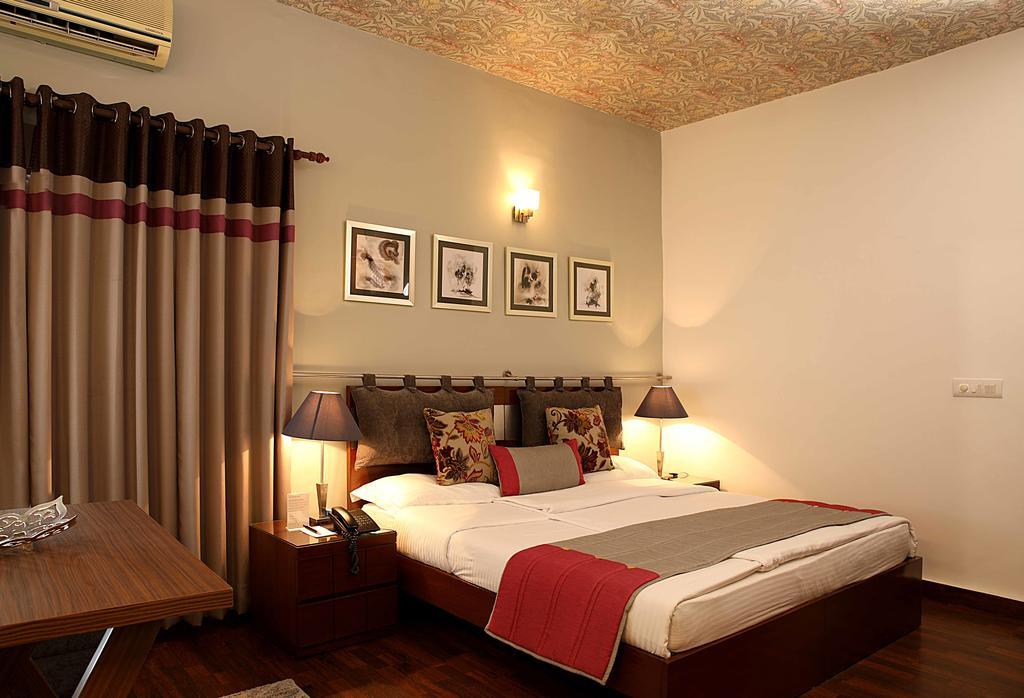 Ahuja Residency Golf Links Hotel Ню Делхи Екстериор снимка