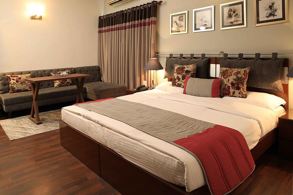 Ahuja Residency Golf Links Hotel Ню Делхи Екстериор снимка