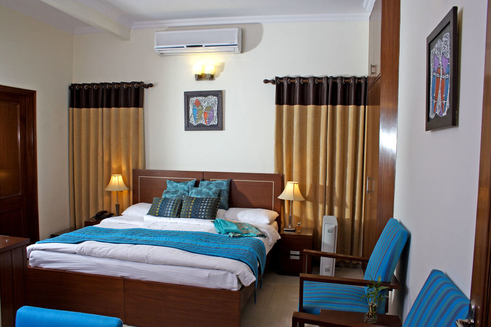 Ahuja Residency Golf Links Hotel Ню Делхи Екстериор снимка