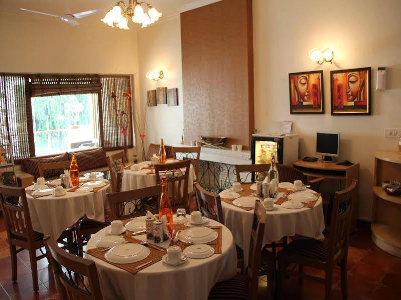 Ahuja Residency Golf Links Hotel Ню Делхи Екстериор снимка
