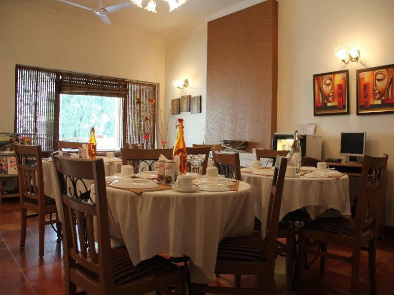Ahuja Residency Golf Links Hotel Ню Делхи Екстериор снимка
