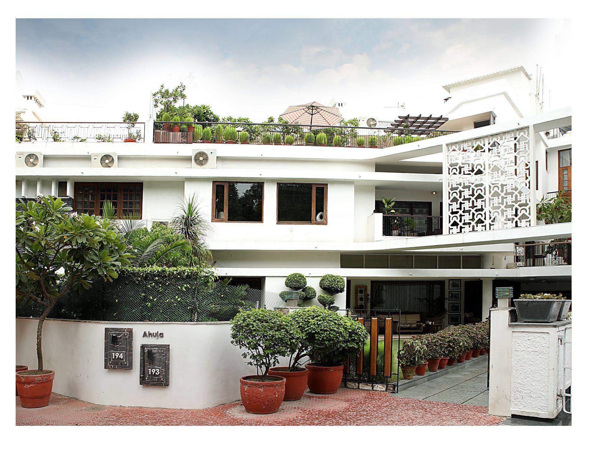 Ahuja Residency Golf Links Hotel Ню Делхи Екстериор снимка