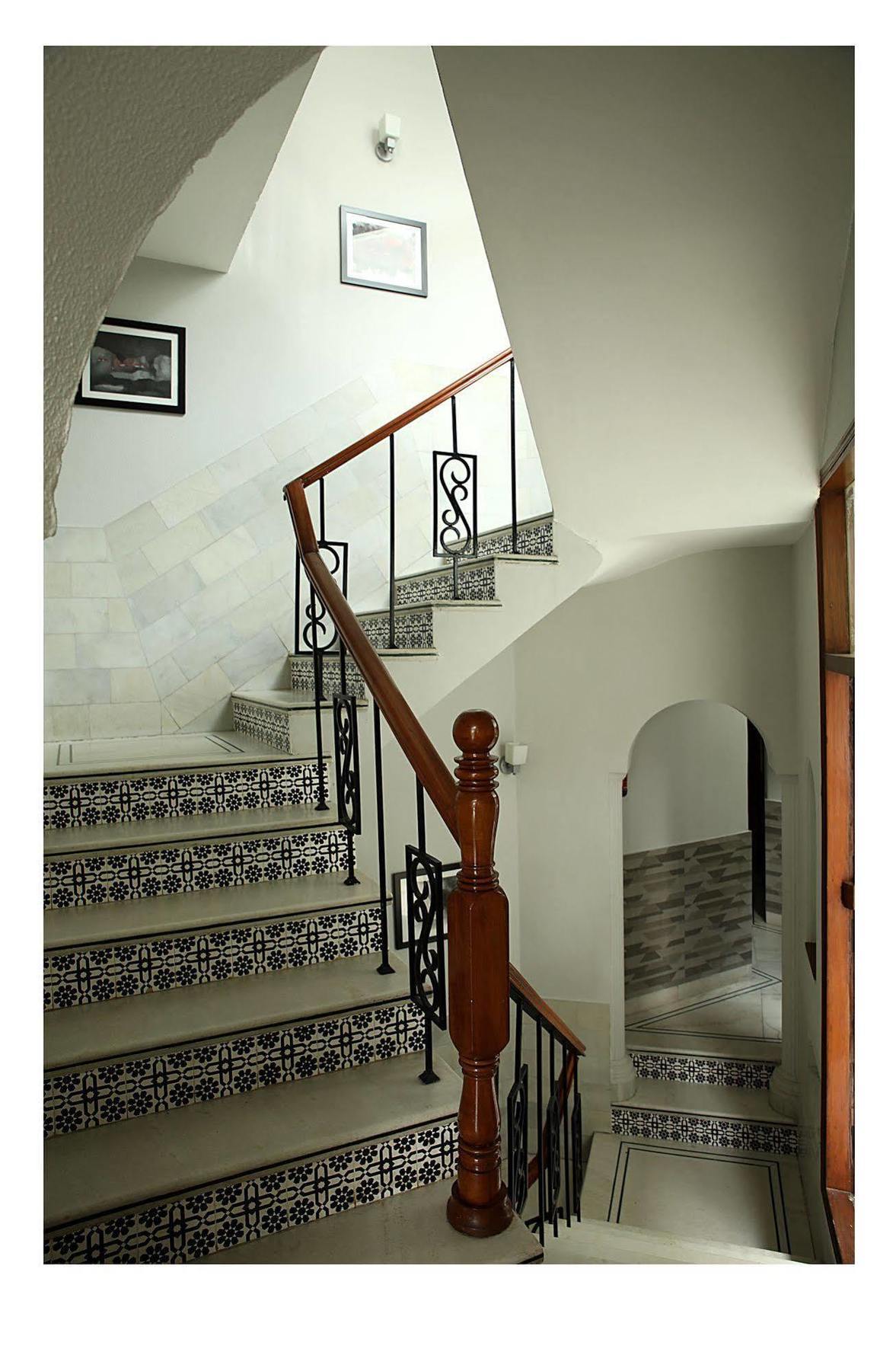 Ahuja Residency Golf Links Hotel Ню Делхи Екстериор снимка