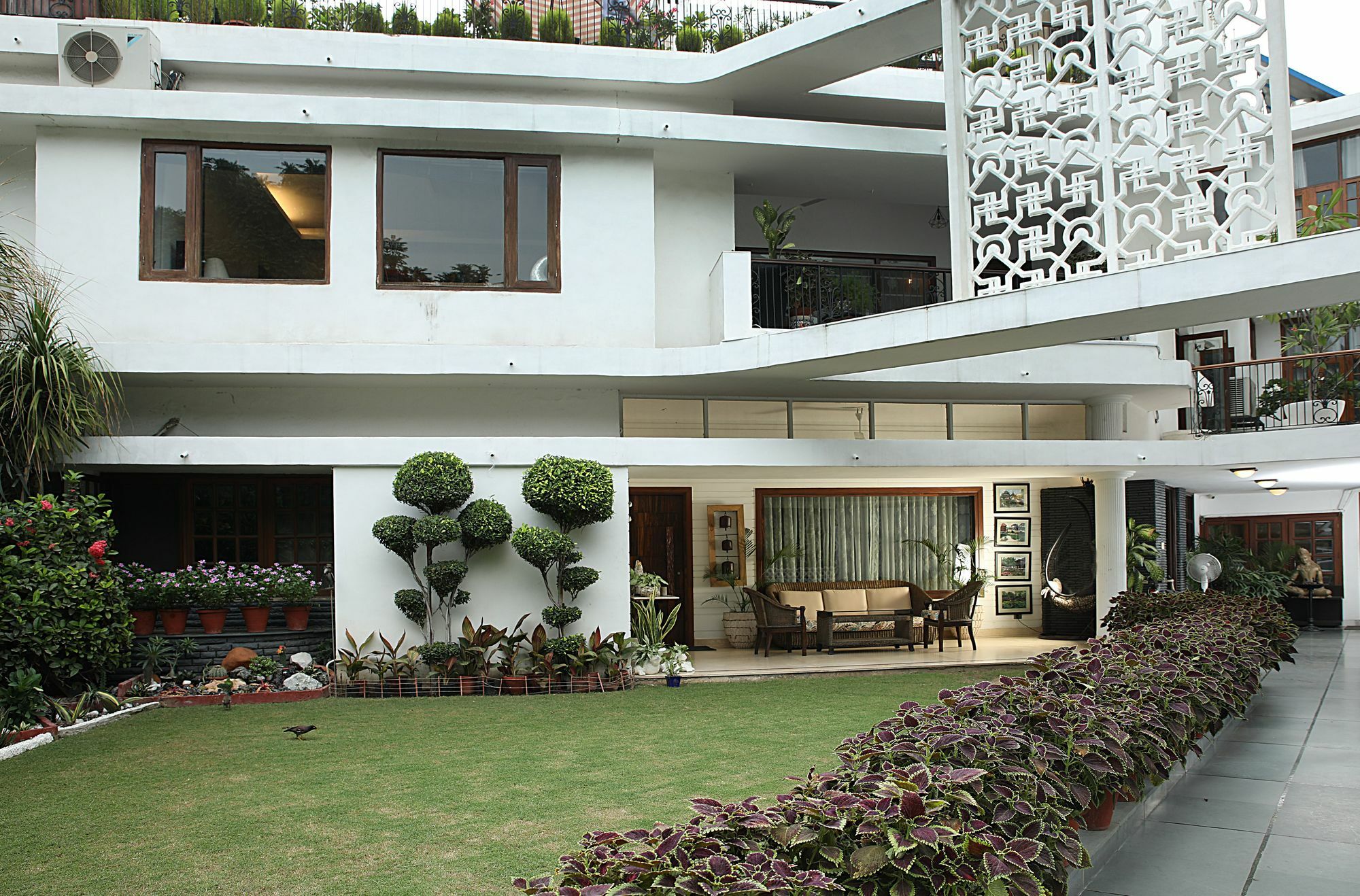 Ahuja Residency Golf Links Hotel Ню Делхи Екстериор снимка
